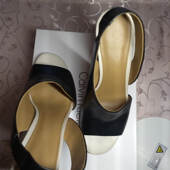 Calvin Klein Linnette Luxor Shoes - Picture 6 of 15